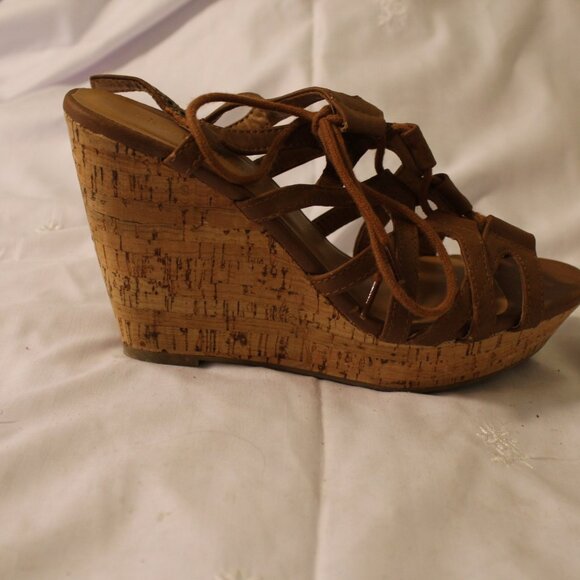 PLATFORM SANDALS - Picture 2 of 2